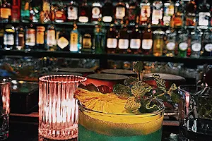 Noah Cocktail Bar image