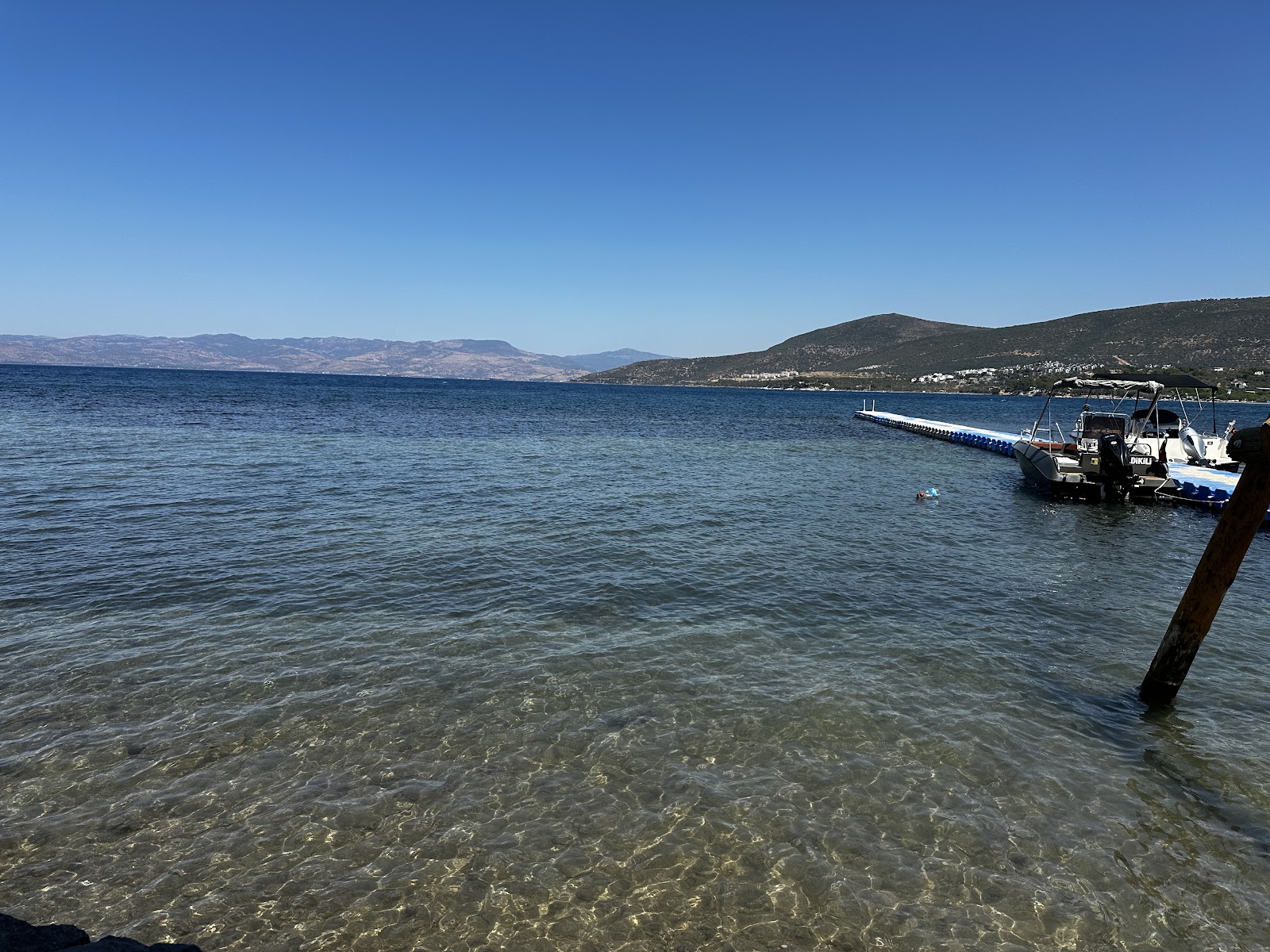 Huzur Camping Plaji'in fotoğrafı - rahatlamayı sevenler arasında popüler bir yer