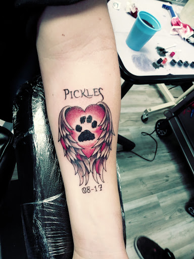 Tattoo Shop «River Rat Tattoos», reviews and photos, 965 N Walnut Ave, New Braunfels, TX 78130, USA