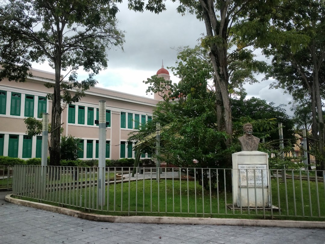 Jos Gautier Bentez High School