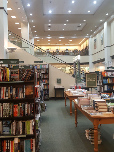 Book Store «Barnes & Noble», reviews and photos, 4015 Medina Rd, Akron, OH 44333, USA