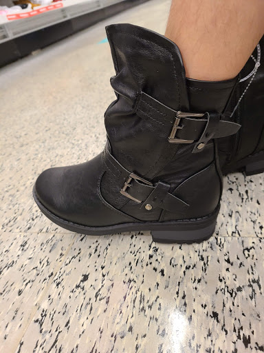 Shopping Mall «Horizon Park Shopping Center», reviews and photos, 3904 W Hillsborough Ave, Tampa, FL 33614, USA