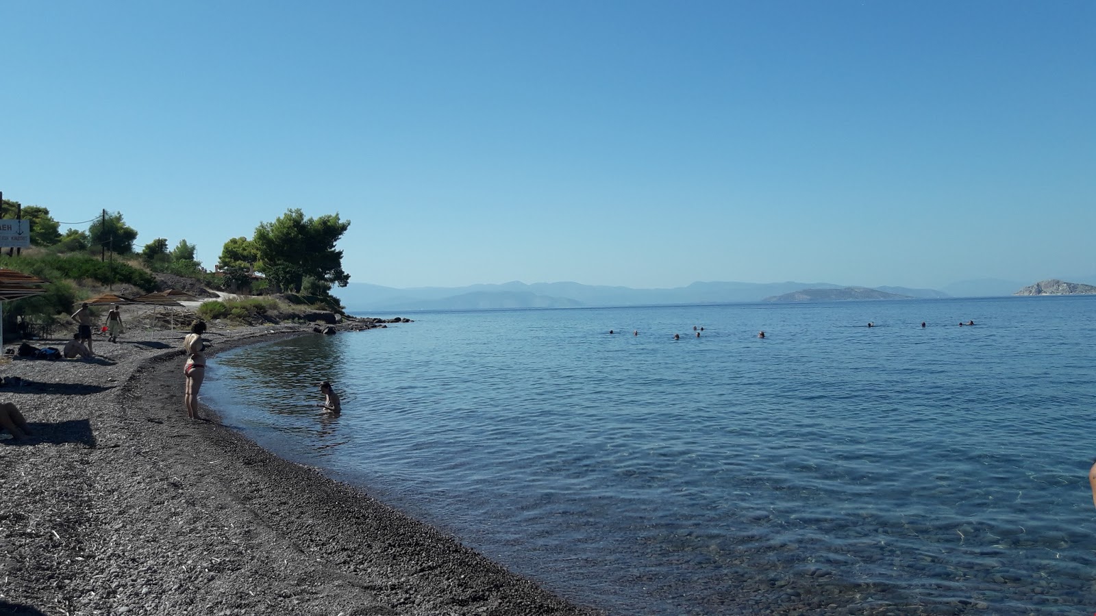 Photo de Agios Nikolaos II avec sable clair avec caillou de surface