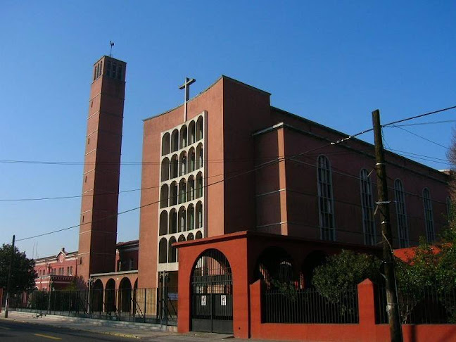 Opiniones de Parroquia Don Bosco en La Cisterna - Iglesia