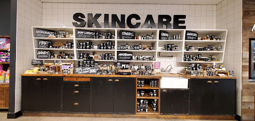 Cosmetics Store «Lush», reviews and photos, 112 E Broadway, Bloomington, MN 55425, USA