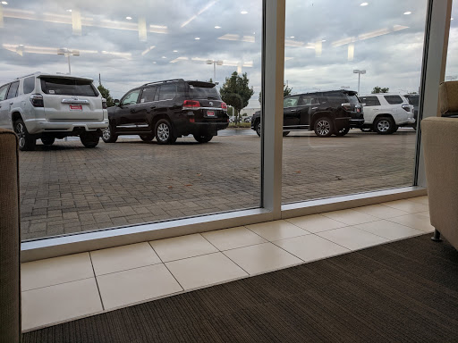 Toyota Dealer «Toyota of Naperville», reviews and photos, 1488 Ogden Ave, Naperville, IL 60540, USA