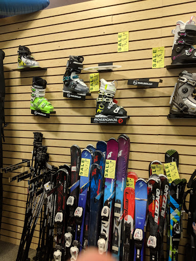 Sporting Goods Store «Peter Glenn Ski & Sports», reviews and photos, 7229 N Dale Mabry Hwy #1, Tampa, FL 33614, USA