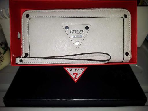 Clothing Store «GUESS», reviews and photos, 401 Biscayne Blvd, Miami, FL 33132, USA