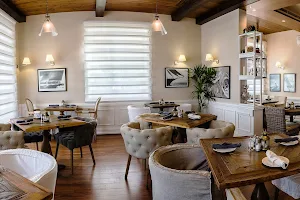 The Hamptons Cafe & Restaurant image