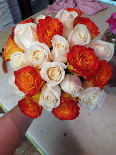Florist «Roses Just Because/Hub Florist Of Lutz», reviews and photos, 18721 N Dale Mabry Hwy, Lutz, FL 33548, USA
