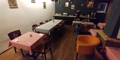 Le Petit Cafe & Restaurant - Suché mýto 510/19, 811 03 Bratislava, Slovakia