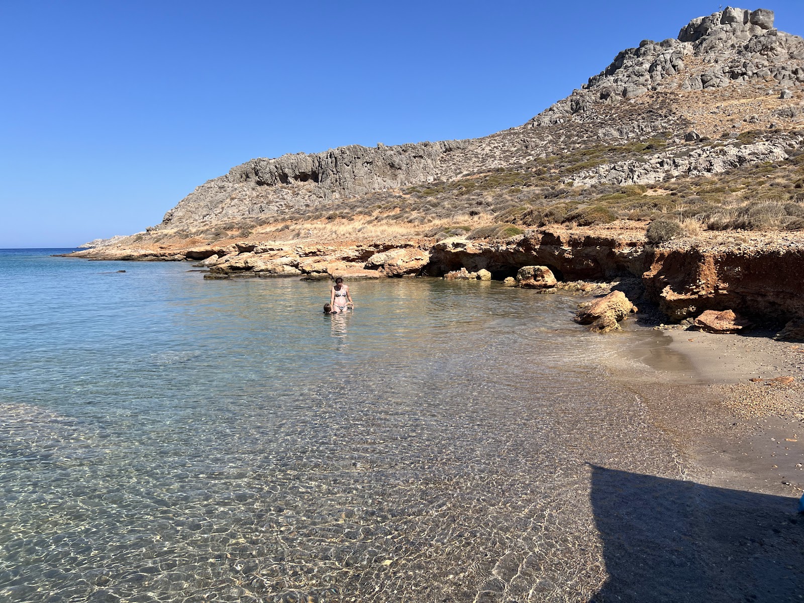 Zdjęcie Amatos Beach otoczony górami