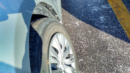 Tire Shop «Discount Tire Store - Schaumburg, IL», reviews and photos, 400 W Higgins Rd, Schaumburg, IL 60195, USA