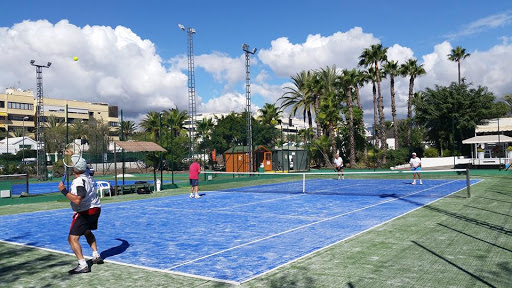 Padel Tennis Club Holycan en San Bartolomé de Tiranaja