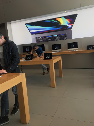 Computer Store «Apple Eton», reviews and photos, 28849 Chagrin Blvd, Woodmere, OH 44122, USA