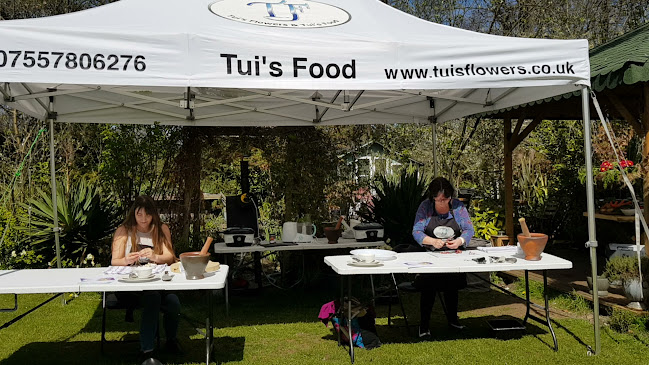 Tui's Flowers & Tui's Food - Florist