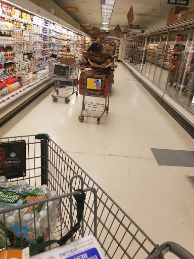 Grocery Store «Super Foodtown of Atlantic Highlands», reviews and photos, 3 Bayshore Plaza, Atlantic Highlands, NJ 07716, USA