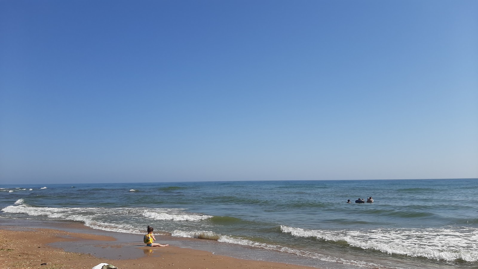 Fotografie cu Khazar Beach cu nivelul de curățenie înalt