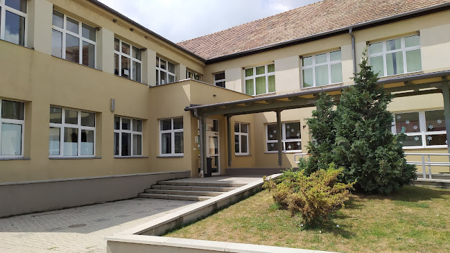 Szent Márton Általános Iskola - Iskola