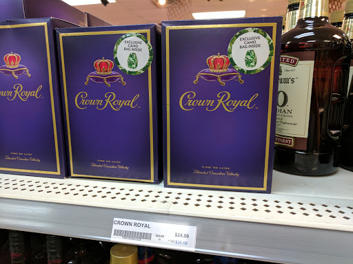 Liquor Store «Twinsburg Beer Wine & Liquor», reviews and photos, 9224 Darrow Rd, Twinsburg, OH 44087, USA