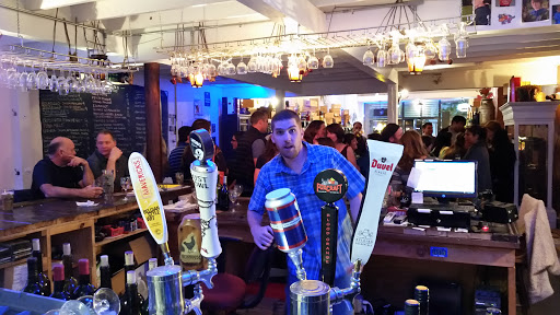 Vine & Barrel Wines, 113 Petaluma Blvd N, Petaluma, CA 94952, USA, 