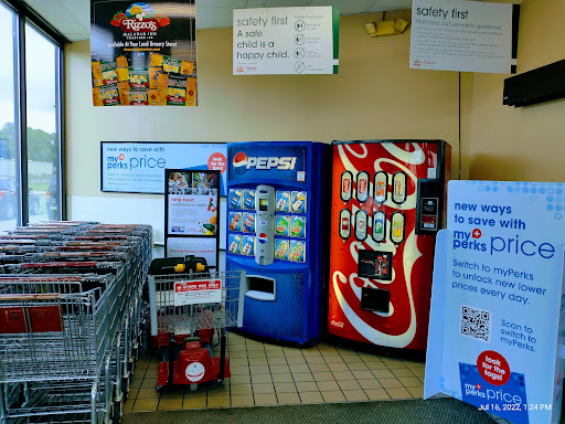Supermarket «Giant Eagle Supermarket», reviews and photos, 105 Robertson St, West Newton, PA 15089, USA
