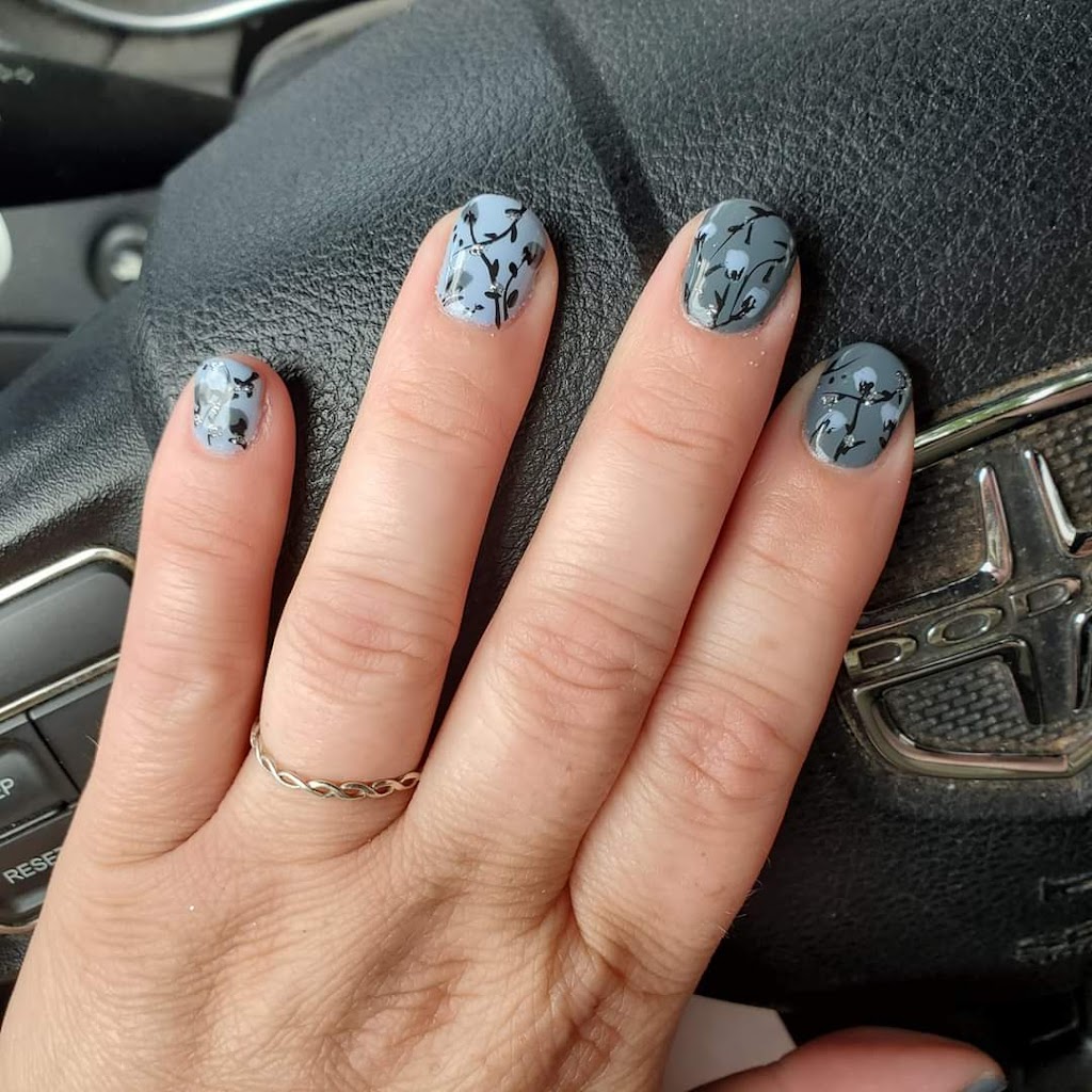 Nails by Cassandra Bevens 33907