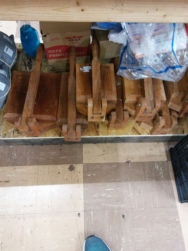 Flea Market «Fox Valley Flea Market», reviews and photos, 840 N State St, Elgin, IL 60123, USA