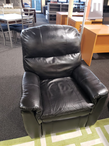 Furniture Rental Service «CORT Furniture Rental & Clearance Center», reviews and photos, 11711 Parklawn Dr, Rockville, MD 20852, USA