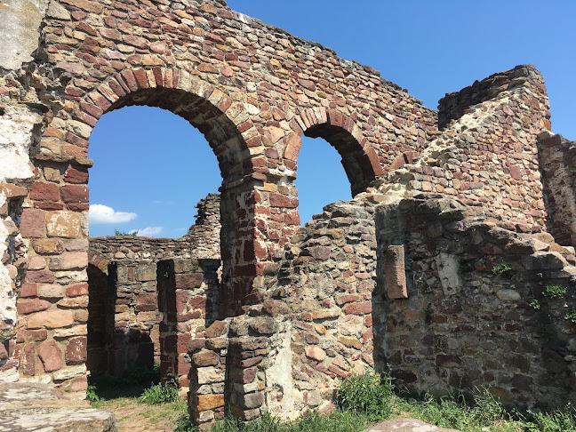 Értékelések erről a helyről: Ecséri templomrom, Kővágóörs - Templom