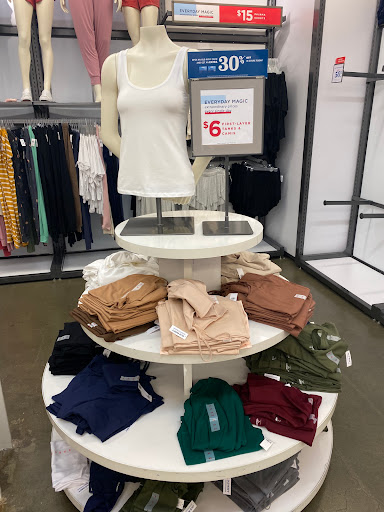 Clothing Store «Old Navy», reviews and photos, 40-24 College Point Blvd, Flushing, NY 11354, USA