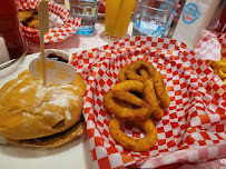 Cheeseburger du Restaurant Holly's Diner Cesson Bois Sénart - n°13