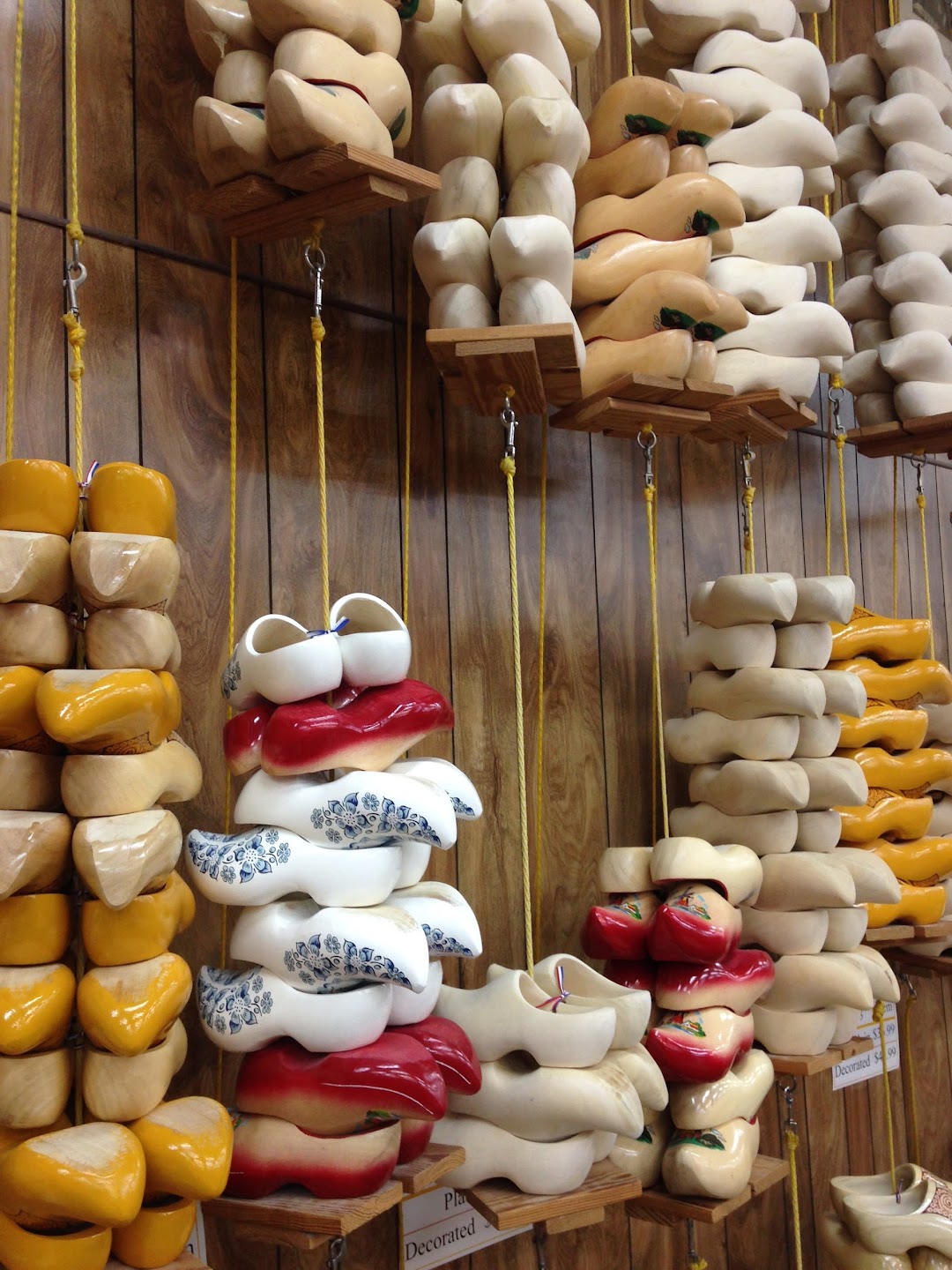 De Klomp Wooden Shoe & Delftware Factory