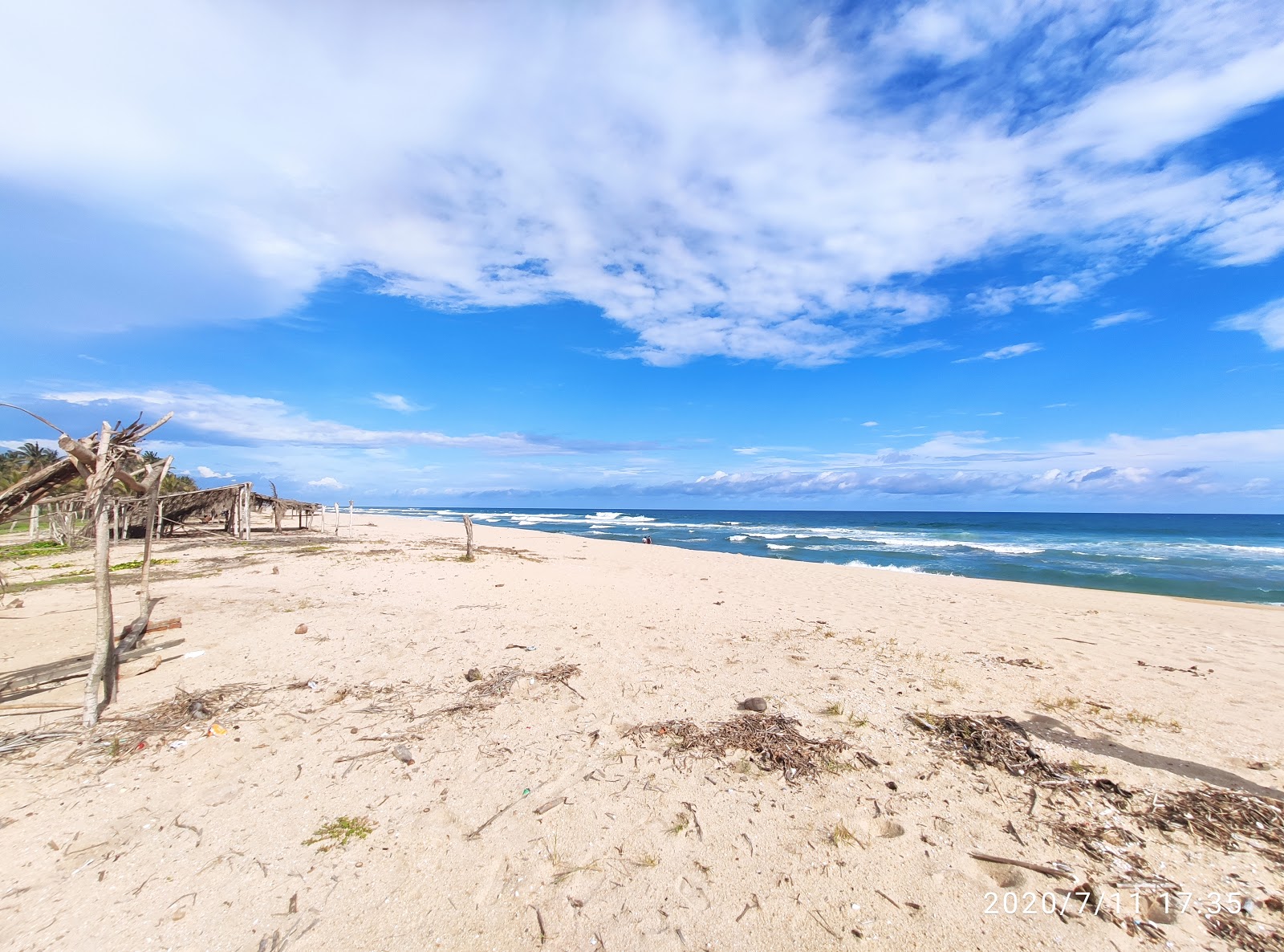 Photo de Playa Mata de Mangle avec sable lumineux de surface