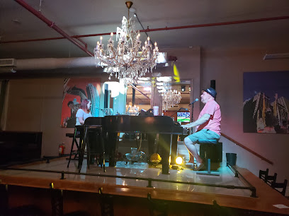 Macon's Dueling Piano Bar