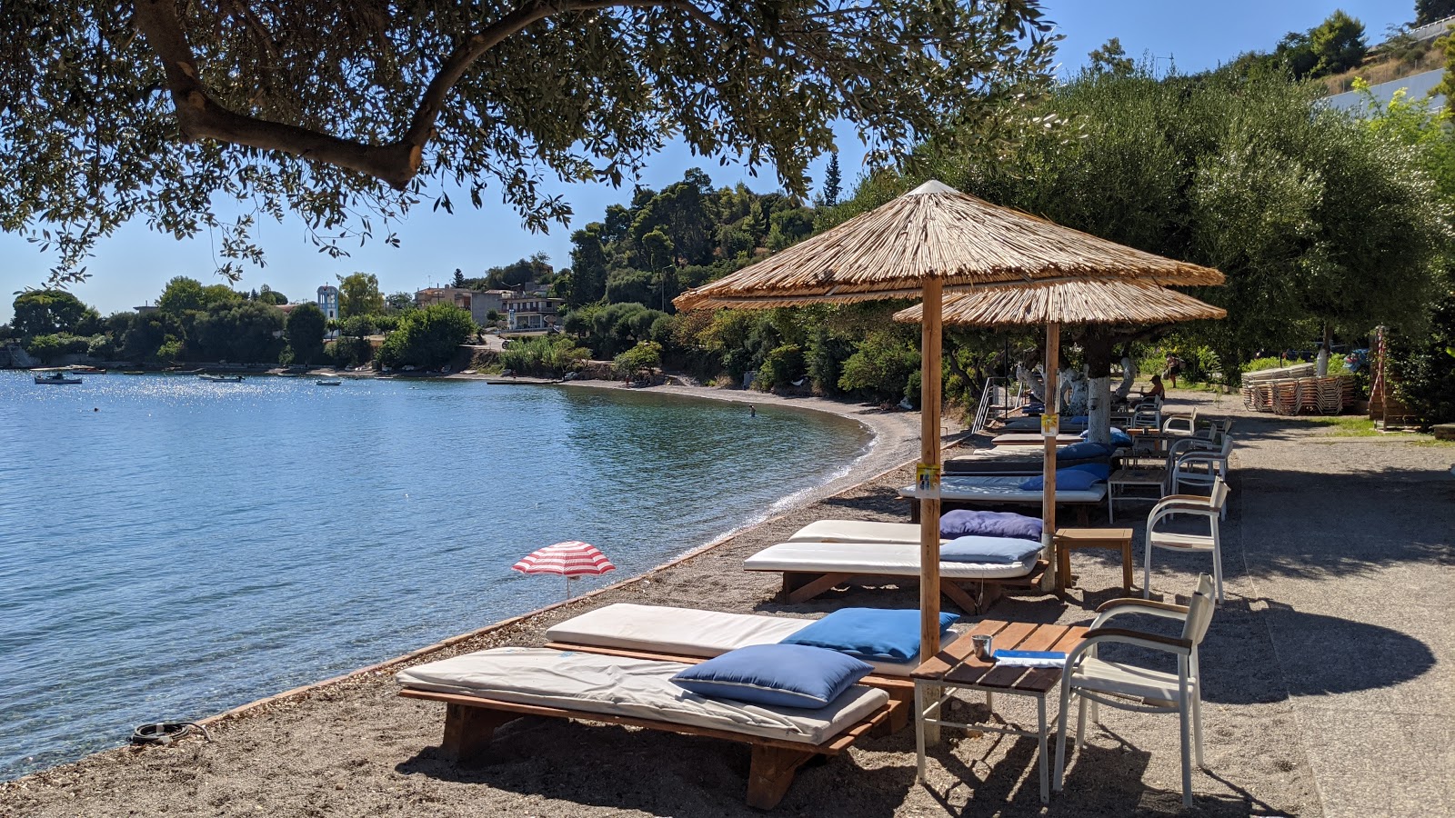 Foto von Lampiri beach mit teilweise sauber Sauberkeitsgrad