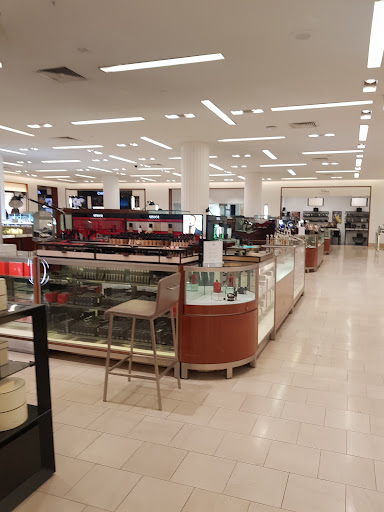 Department Store «Saks Fifth Avenue», reviews and photos, 26100 Cedar Rd, Beachwood, OH 44122, USA