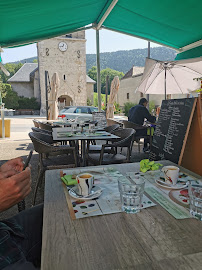 Atmosphère du Restaurant Le Café de la Place à Le Sappey-en-Chartreuse - n°9