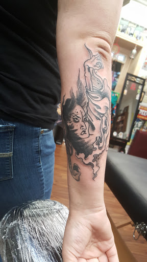 Tattoo Shop «Heyoka Tattoo», reviews and photos, 2837 S Fremont Ave, Springfield, MO 65804, USA