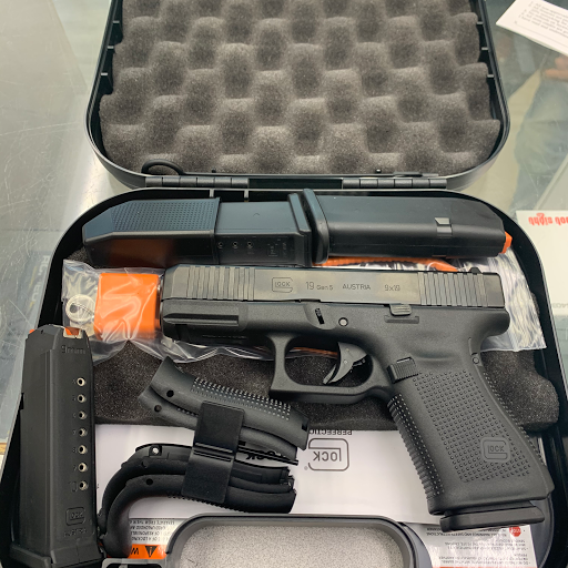 Gun Shop «South Dade Jewelry & Gun Exchange», reviews and photos, 20848 S Dixie Hwy, Miami, FL 33189, USA