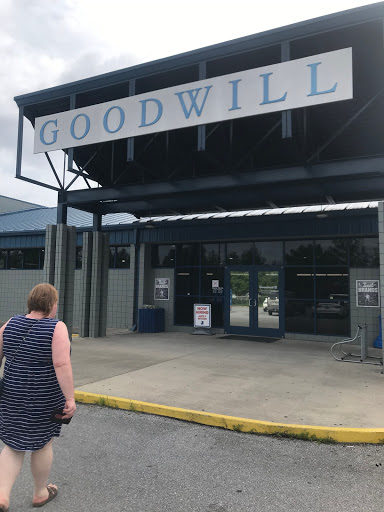 Thrift Store «Goodwill Retail Store, Career Training Center, & Donation Center», reviews and photos