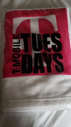 Cell Phone Store «T-Mobile», reviews and photos, 980 Joliet St, Dyer, IN 46311, USA