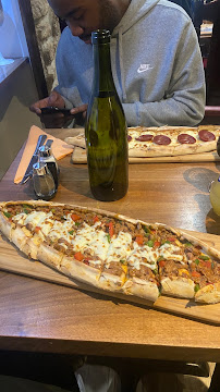 Pizza du Restaurant turc Restaurant Ella à Paris - n°9