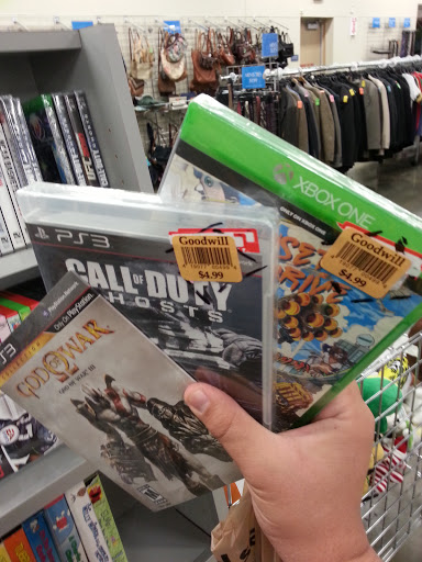 Thrift Store «Goodwill Store & Donation Center», reviews and photos, 5518 Touhy Ave, Skokie, IL 60077, USA