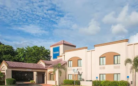 Travelodge by Wyndham Fort Myers Airport image