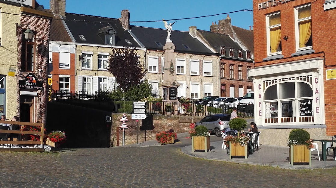 A la Porte de Bergues à Cassel