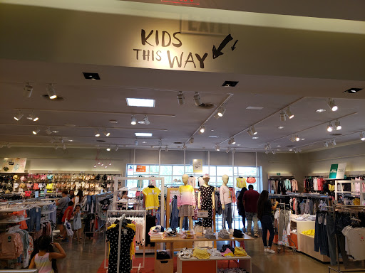Clothing Store «H&M», reviews and photos, 6800 N 95th Ave, Glendale, AZ 85305, USA