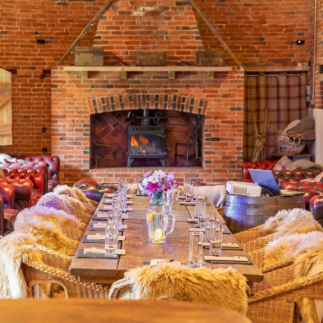 Hen Camp - Group Glamping Retreat