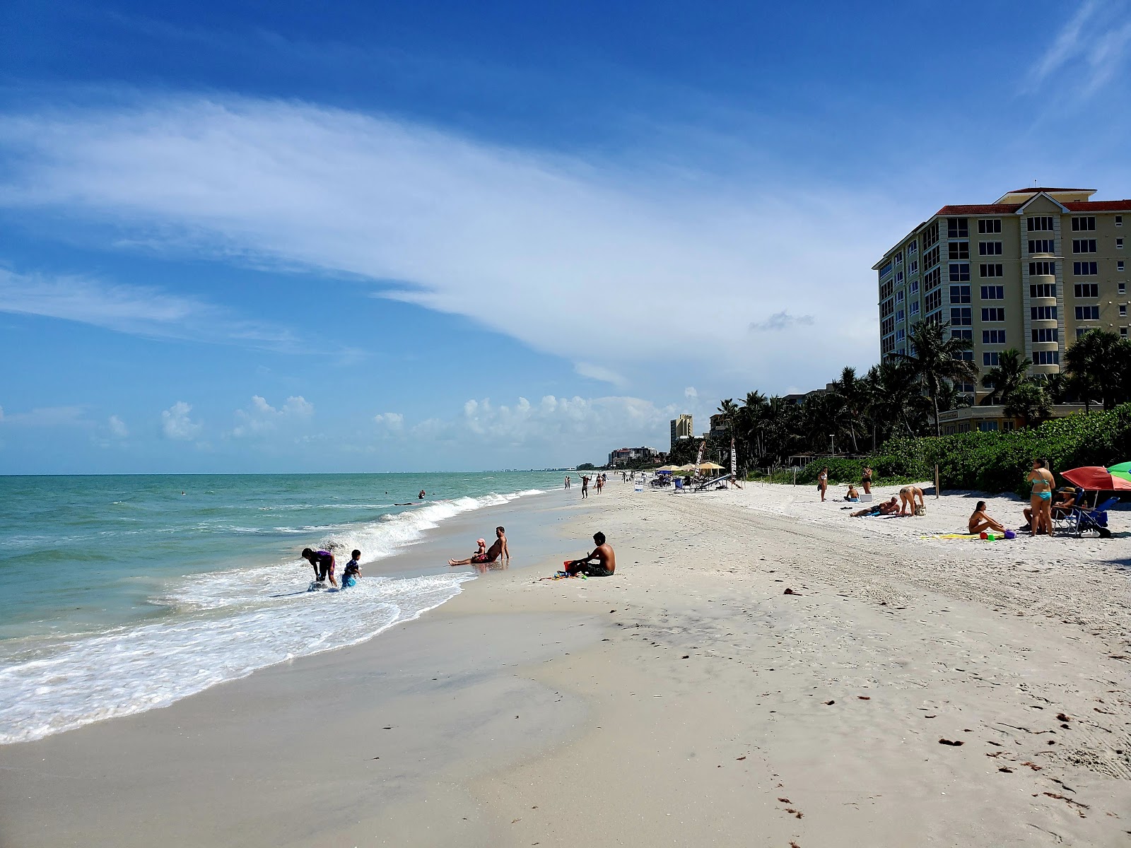 Foto de Naples beach con arena blanca superficie