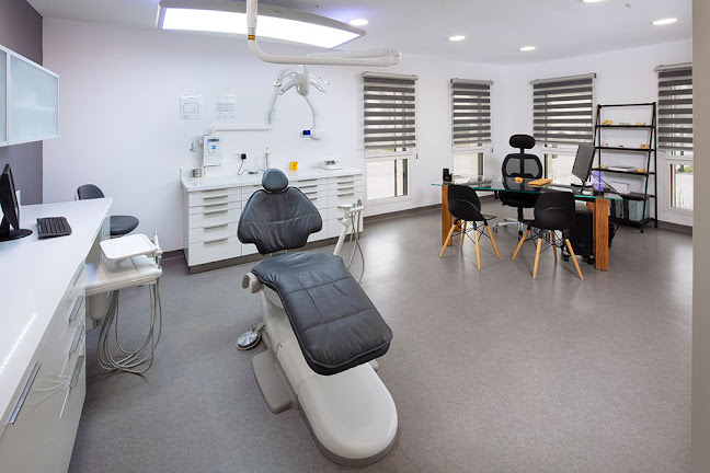 Opinii despre Dr Pascal Guillemin Implantologie Brest Finistère în Brest - Dentiste